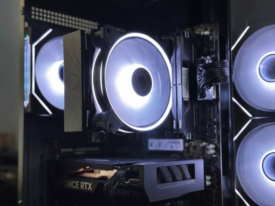 Ryzen 5 5600X | RTX 4060 |16GB DDR4 | 512GBSSD